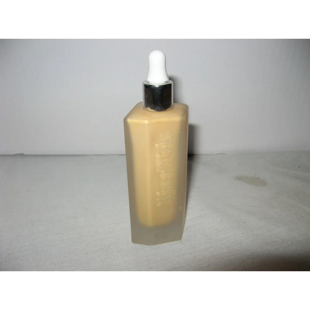 Kjaer Weis Invisible Touch Liquid Foundation 1 oz f130 Silken